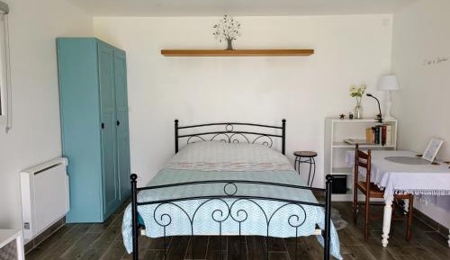Deluxe Room (2 Adults + 1 Child)