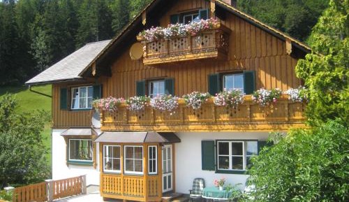 Three-Bedroom Apartment with Balcony