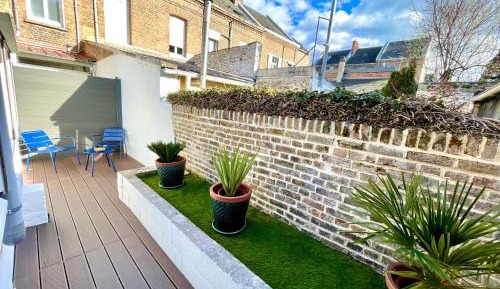 One-Bedroom Apartment with Terrace
