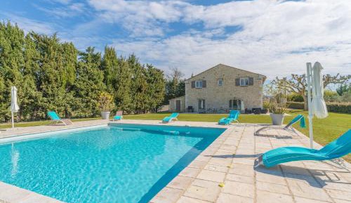 Villa with Garden View