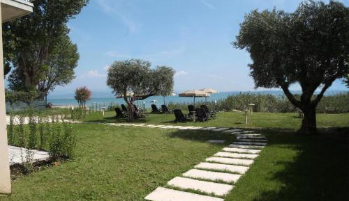 Apartment with Lake View