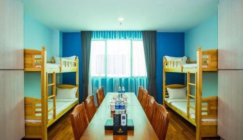 8-Bed Mixed Dormitory Room