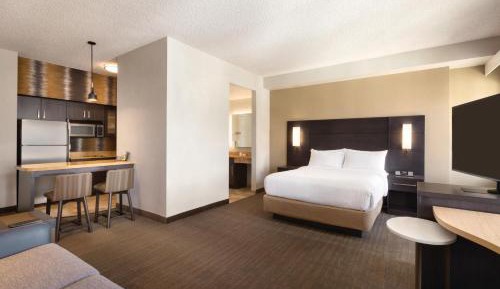 Corner Studio Suite, Larger Studio, 1 Queen, Sofa bed