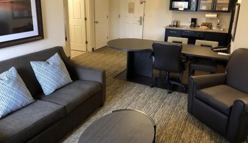 One-Bedroom Queen Suite - Non-Smoking