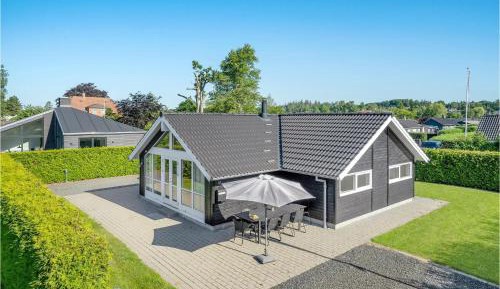 Three-Bedroom Holiday Home 