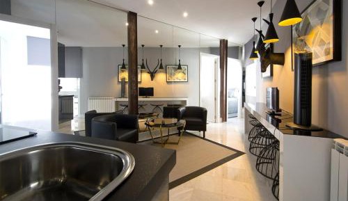 Deluxe Apartment