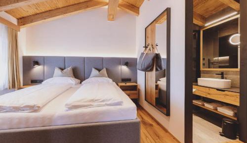 Panorama Three-Bedroom Chalet with Sauna