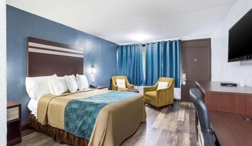 Deluxe Queen Room
