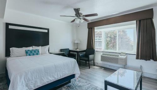 Deluxe Two Queen Bed Room Suite - Upstairs, Non-Smoking, No Pets