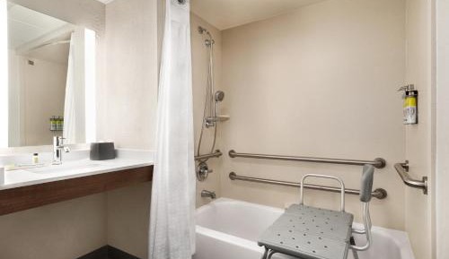 Standard Queen Room with Two Queen Beds - Communications Accessible