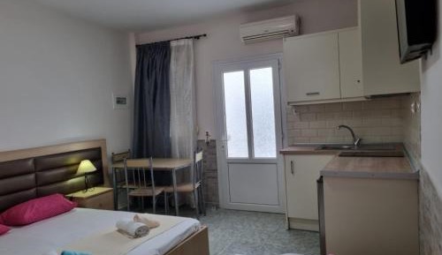 Studio (3 Adults)