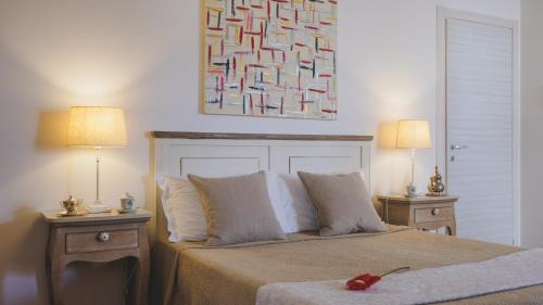 Deluxe Double Room with Side Sea View