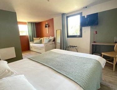 Family Room (3 Adults)