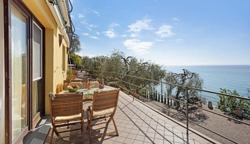 Superior One-Bedroom Apartment with Balcony