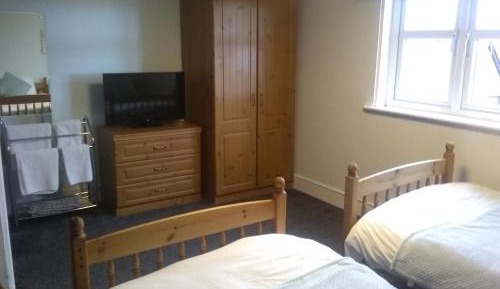 Twin Room with Shower