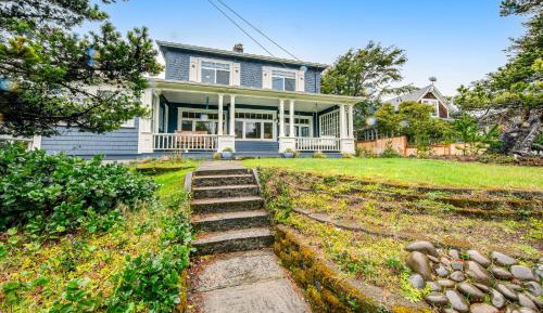 Five Bedroom Holiday Home