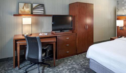 Guestroom King with Sofa Bed