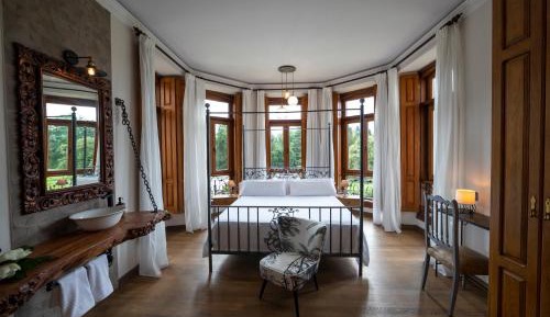 Queen Suite with Spa Bath