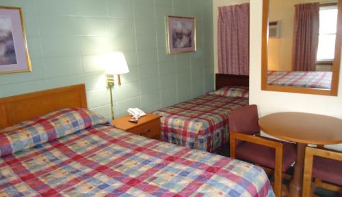 Queen and Twin Bed Room