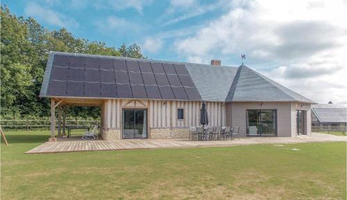 Three-Bedroom Holiday Home 