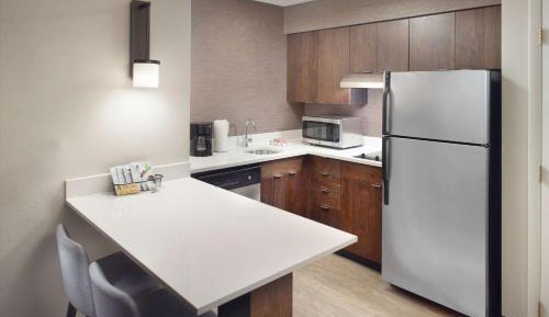 One-Bedroom Queen Suite