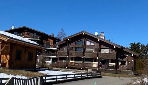 Apartment with Mountain View