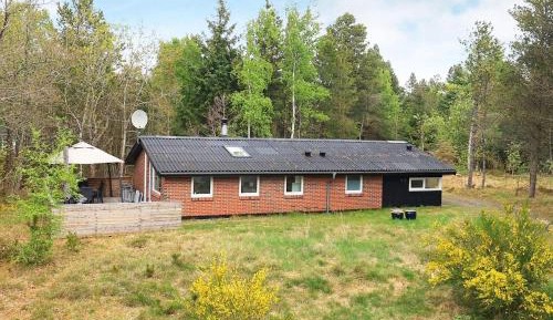 Three-Bedroom Holiday Home 