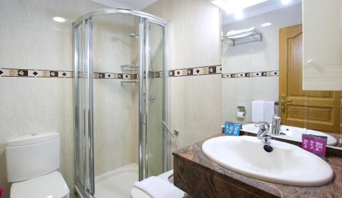One-Bedroom Apartment with Terrace (4 Adults)