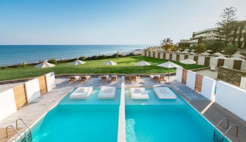 Pool Cool Room with Shared Pool & Sea View