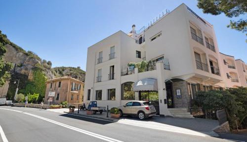 Superior One-Bedroom Apartment with Balcony