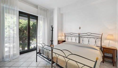 Superior One-Bedroom Apartment with Balcony