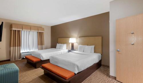 Queen Suite with Two Queen Beds and Sofa Bed - Non-Smoking