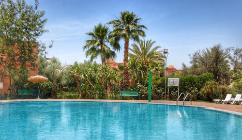 Apartment with Pool View 