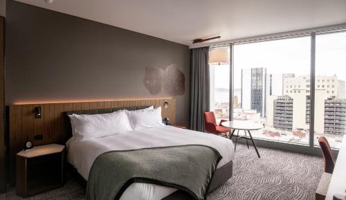 Standard King Room with Lounge Access