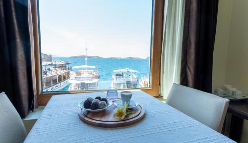 Deluxe Triple Room with Sea View