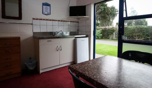Cabin with Shared Bathroom (5 Adults)