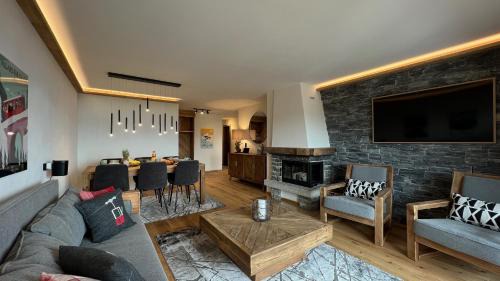Apartment with Mountain View