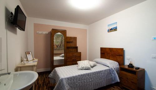 Single Room with Private External Bathroom