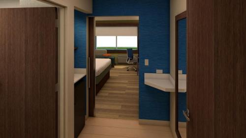 King Suite with Mobility Accessible Tub