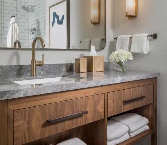 Premium Riverview Parlor Suite