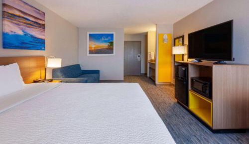 Deluxe King Room - Non-Smoking