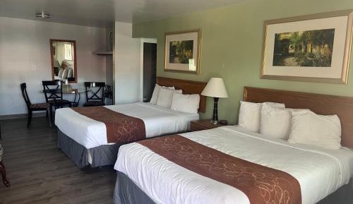 Queen Room with Two Queen Beds - Non-Smoking