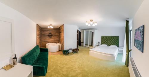 King Room with Spa Bath