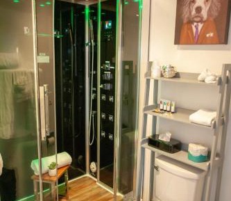 Deluxe Queen Studio 