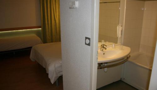Standard Room with One Double Bed and One Single Bed
