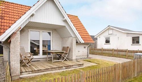 One-Bedroom Holiday Home