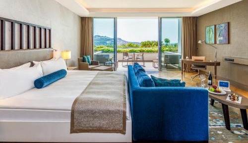 Deluxe Double Room with Side Sea View