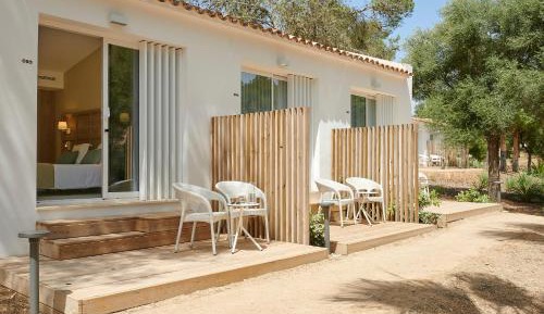 Bungalow with Garden View