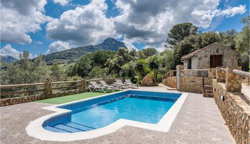 Three-Bedroom Holiday Home 