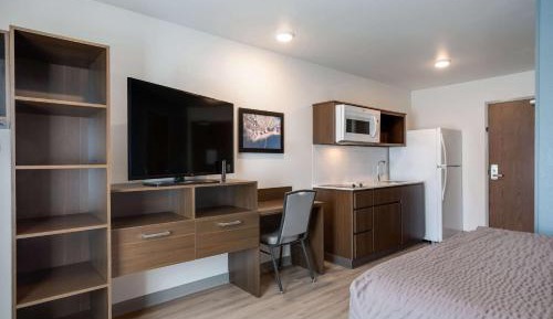 QUEEN SUITE WITH SOFA